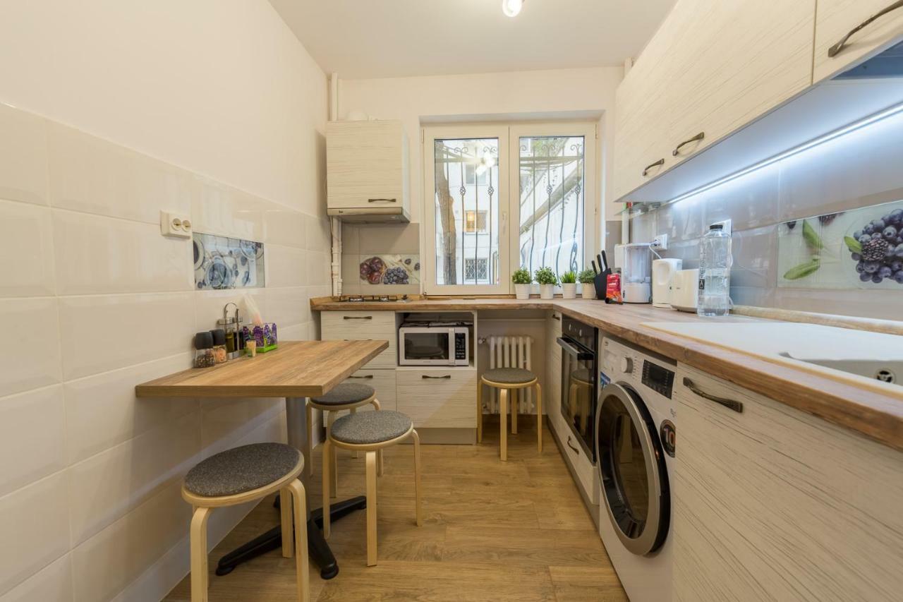 Central Stylish & Cozy One Bedroom Apartment - Adela Accommodation - Ideal For Long Stays Bucarest Exterior foto