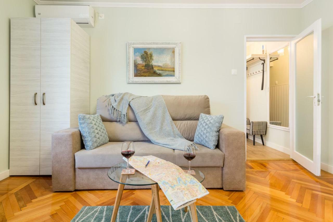 Central Stylish & Cozy One Bedroom Apartment - Adela Accommodation - Ideal For Long Stays Bucarest Exterior foto