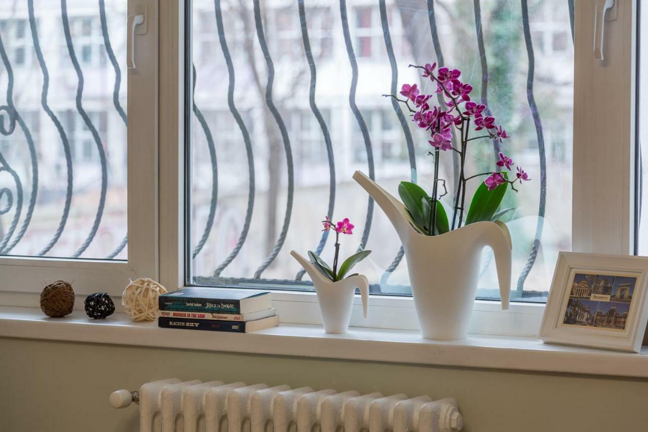 Central Stylish & Cozy One Bedroom Apartment - Adela Accommodation - Ideal For Long Stays Bucarest Exterior foto