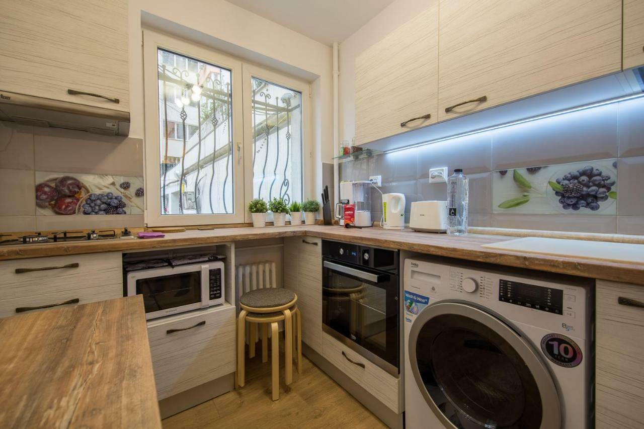 Central Stylish & Cozy One Bedroom Apartment - Adela Accommodation - Ideal For Long Stays Bucarest Exterior foto