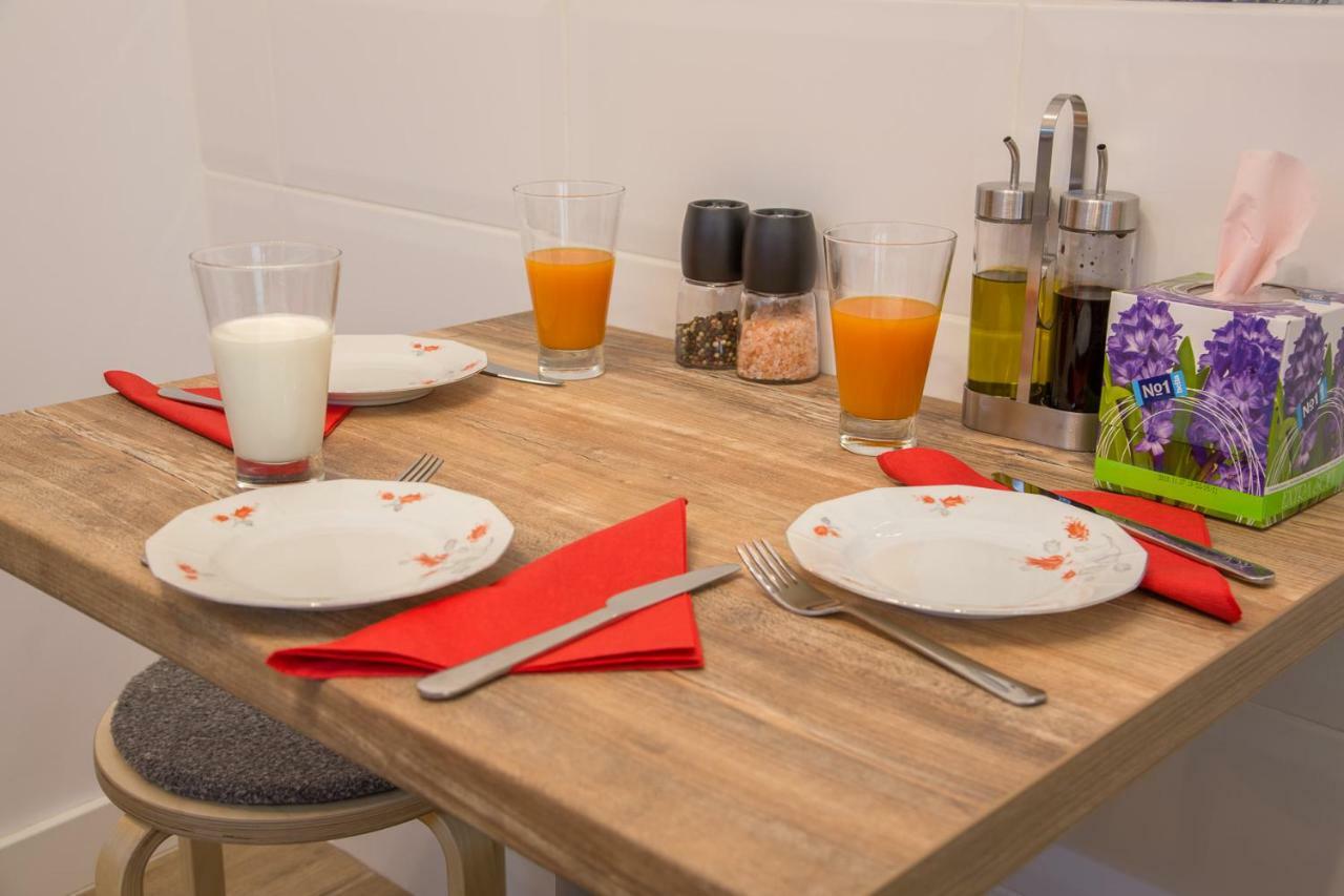 Central Stylish & Cozy One Bedroom Apartment - Adela Accommodation - Ideal For Long Stays Bucarest Exterior foto